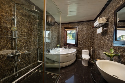 Salle de bain de la cabine suite