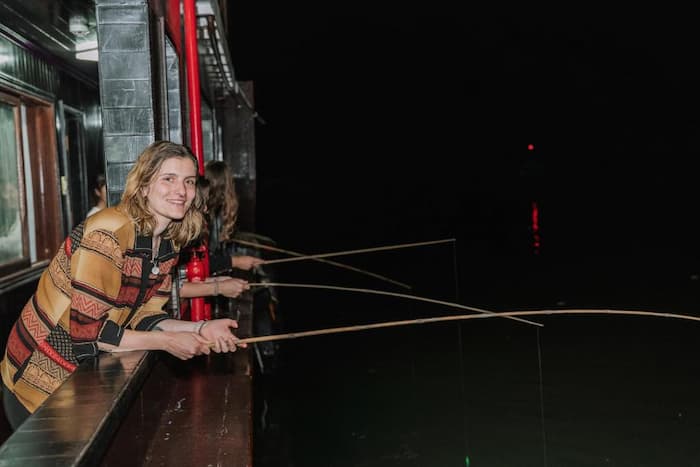 Pêche au calamar à bord